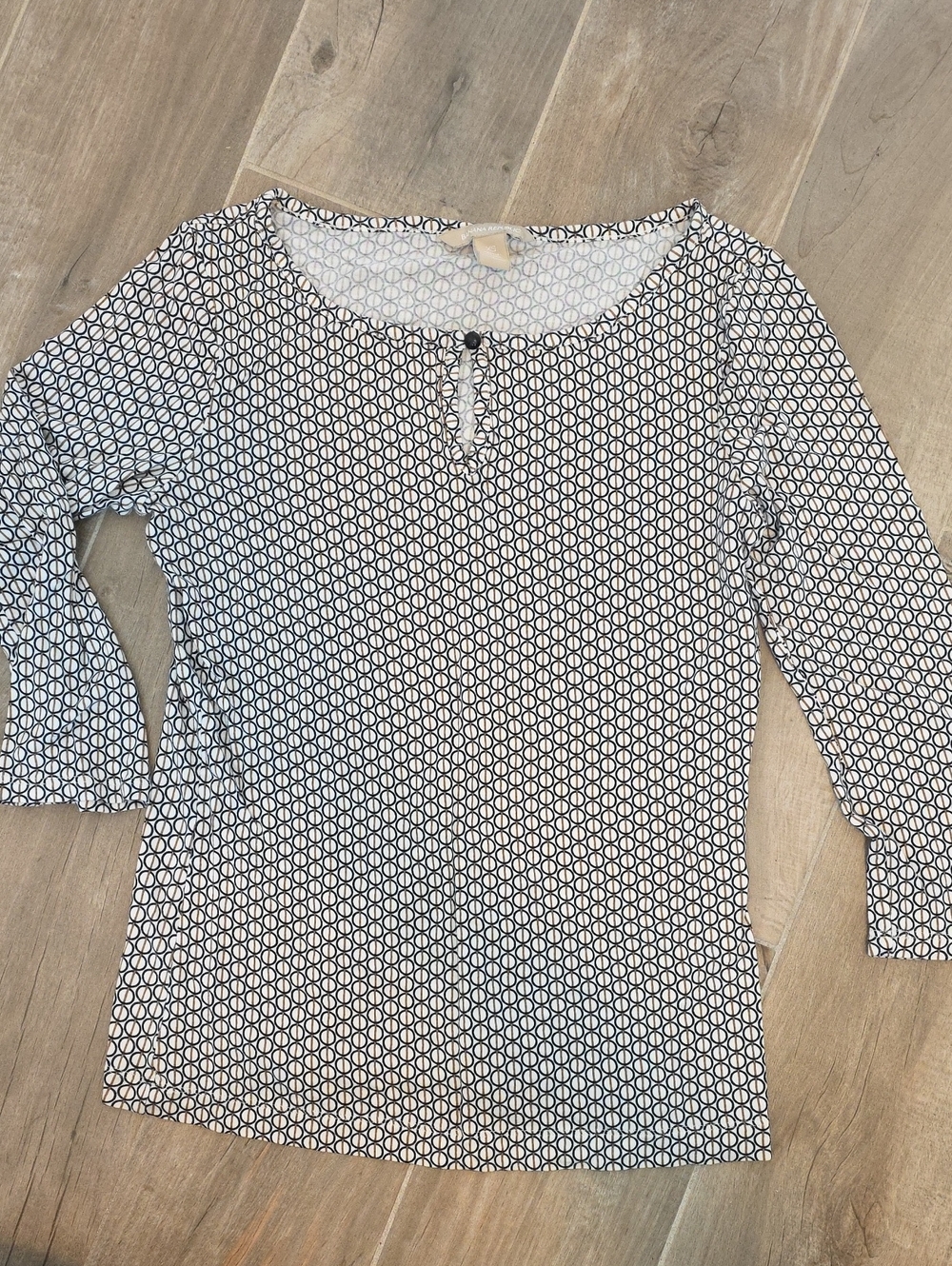 Banana Republic Black & White Geometric Long Sleeve Tee